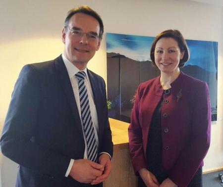 Seit August 2017 ist Inga Skujiņa außerordentliche und bevollmächtigte Botschafterin der Republik  Lettland in Deutschland. Jetzt traf sie sich mit dem Bevollmächtigten des Landes Schleswig-Holstein, Staatssekretär Ingbert Liebing.
